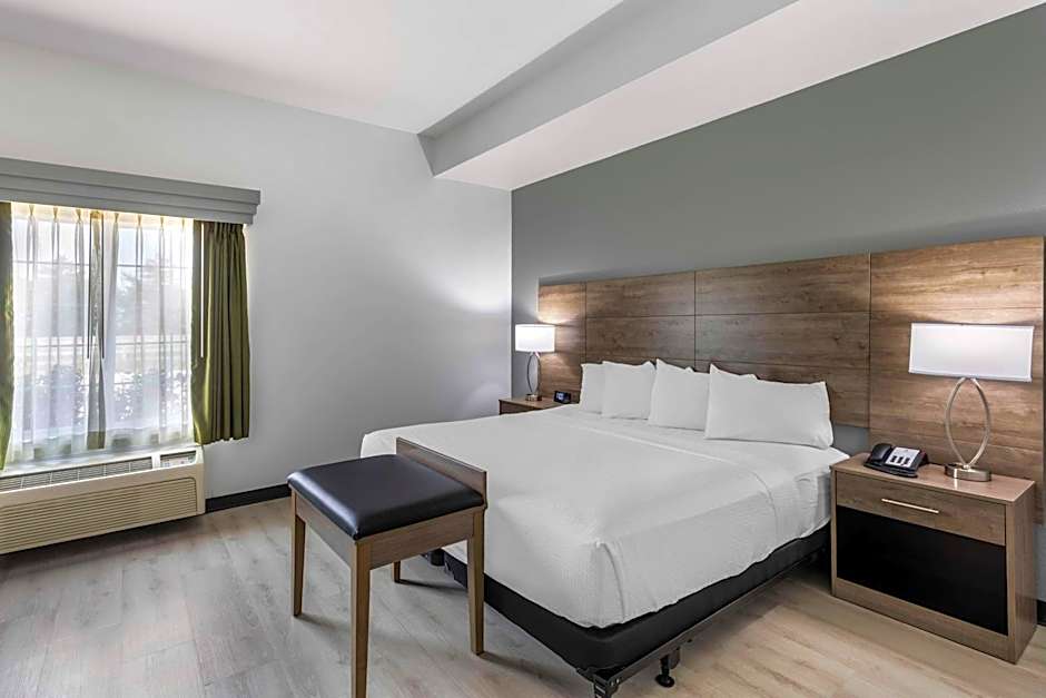 Best Western Plus MidAmerica Hotel