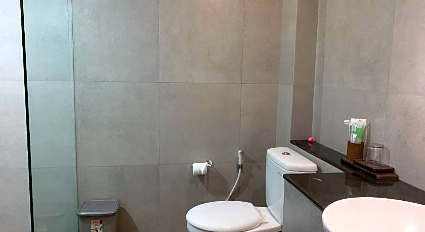 Urbanview Hotel Nardis Living near UMY