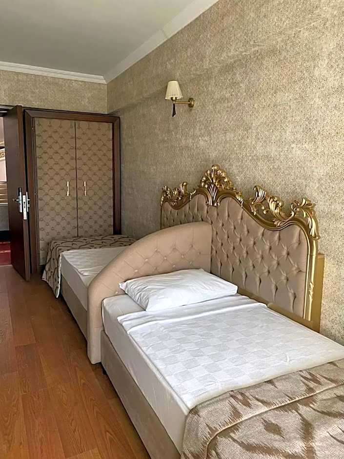 LAUR HOTELS Experience & Elegance