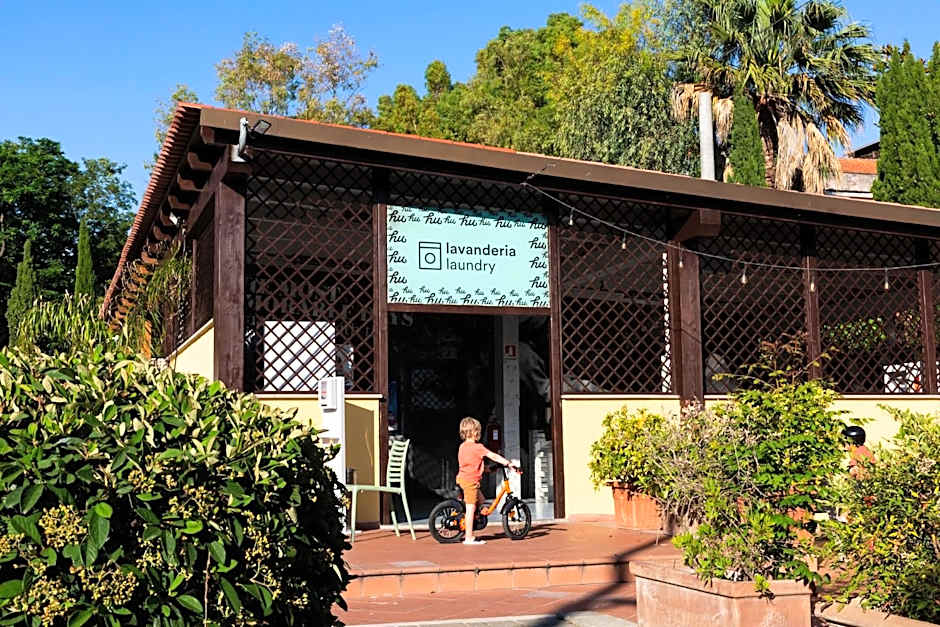 Roma Camping in Town