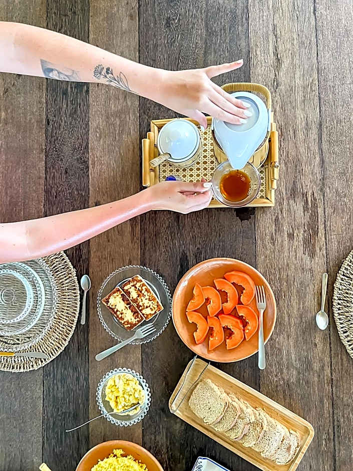 Casa com piscina aquecida, cozinheira, 30m do mar