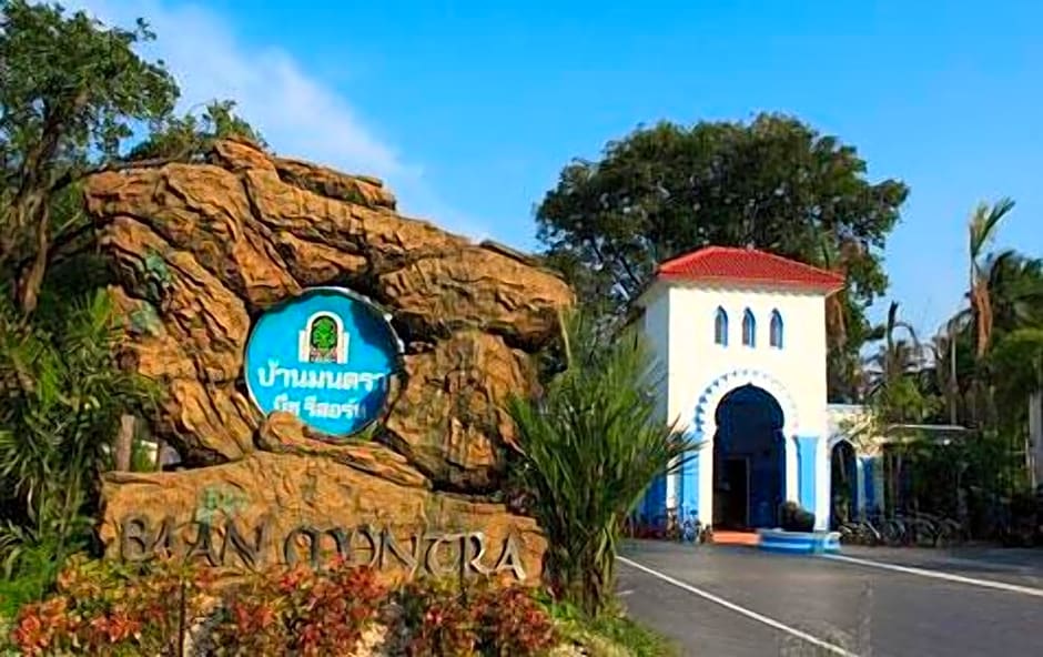 Baan Montra Beach Resort