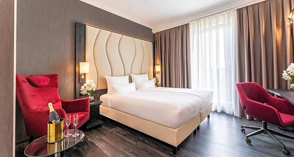 PLAZA Premium Grand Winston