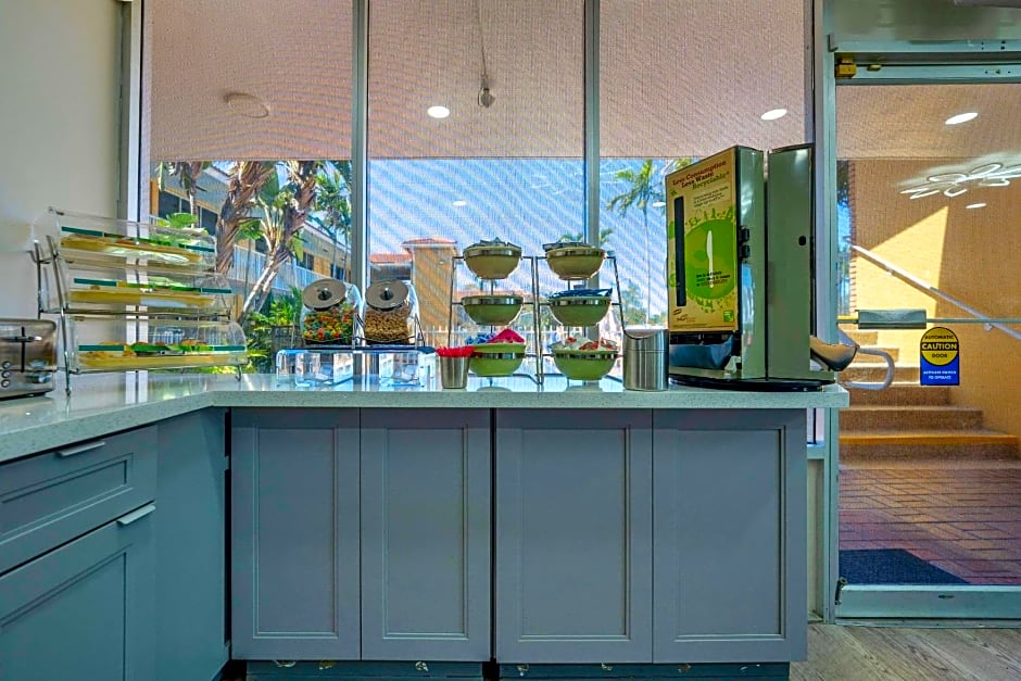 Quality Inn & Suites Airport/Cruise Port Hollywood