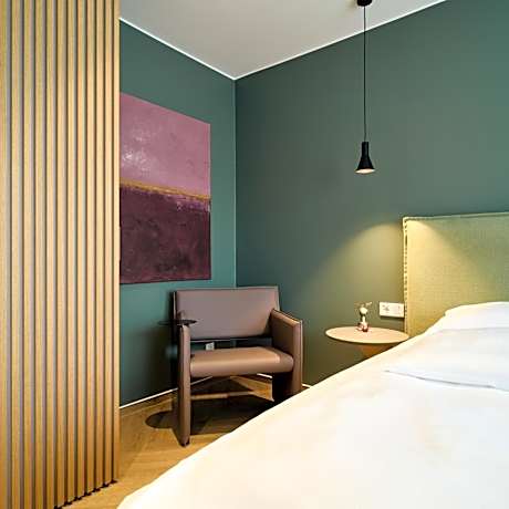 Deluxe Double Room****