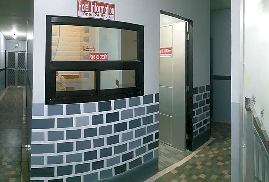 RGL Pinamalayan Condotel by RedDoorz