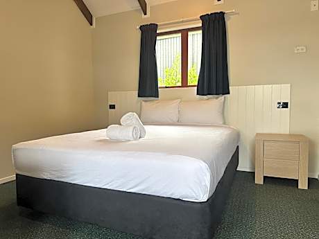 Twin Room with Private Bathroom