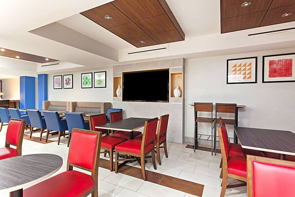 Holiday Inn Express & Suites Elk Grove West I-5 By IHG