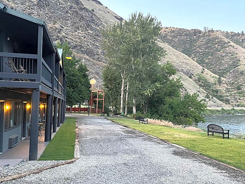 Photo 1 of 42 of Steelhead Lodge