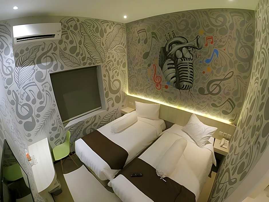 Front One Boutique Brani Solo