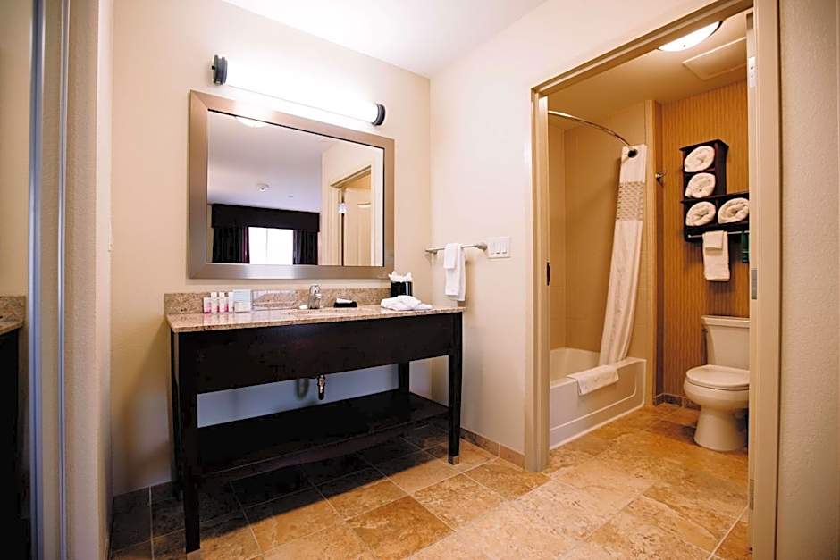 Hampton Inn By Hilton & Suites Minot