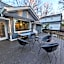 Modern Luxe Family & Groups Friendly Bungalow with Patio & Workspace