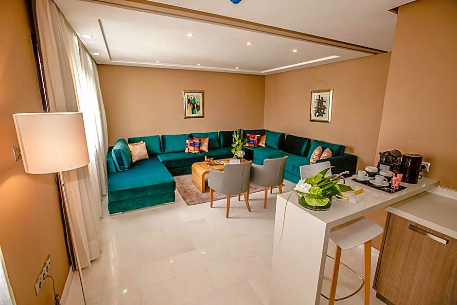 DownTown Hotel By New Art