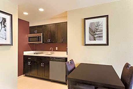 King Studio Suite - Non-Smoking