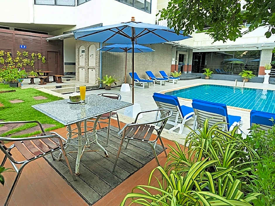 Summit Pavilion Hotel