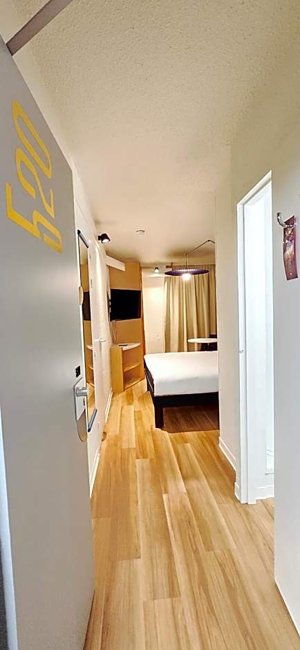 ibis Lyon Est Bron
