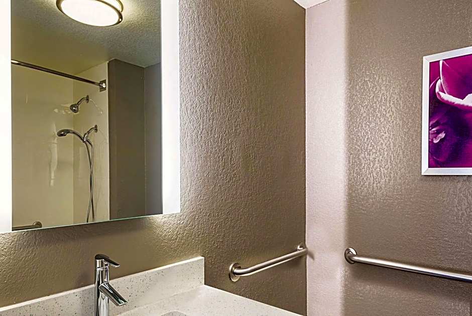 La Quinta Inn & Suites by Wyndham Austin at The Domain