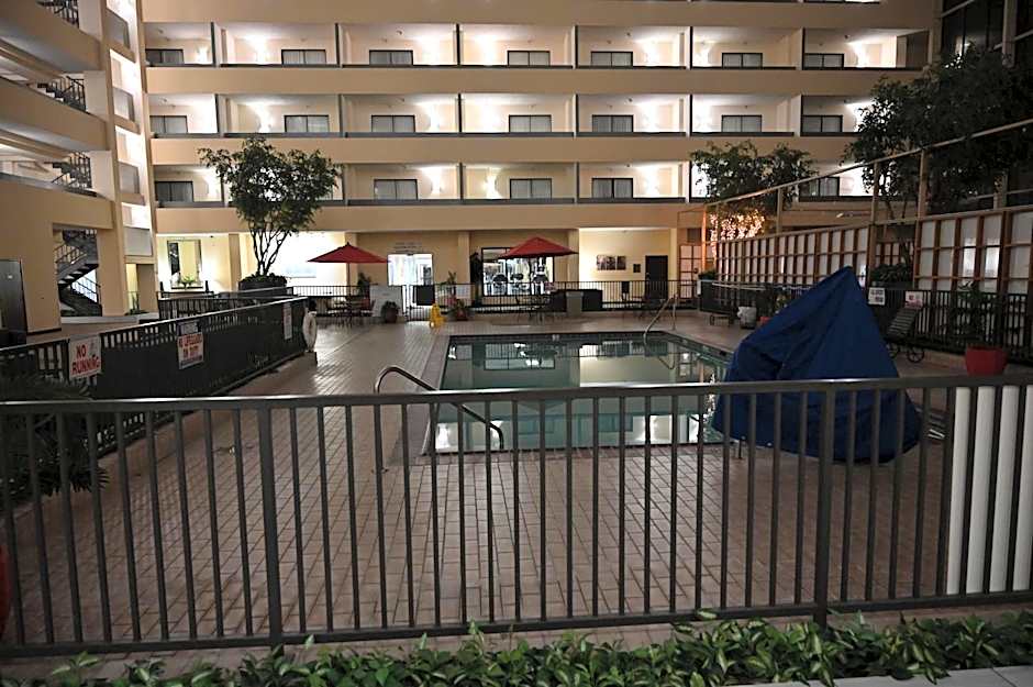 Atrium Hotel And Suites Dfw Airport