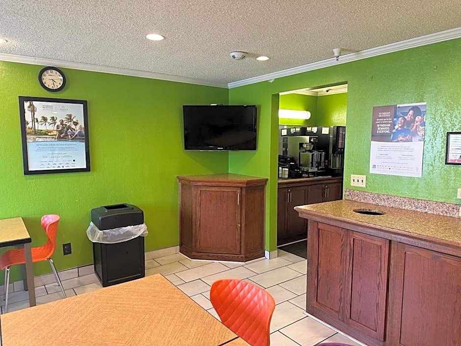 La Quinta Inn & Suites by Wyndham Omaha Southwest