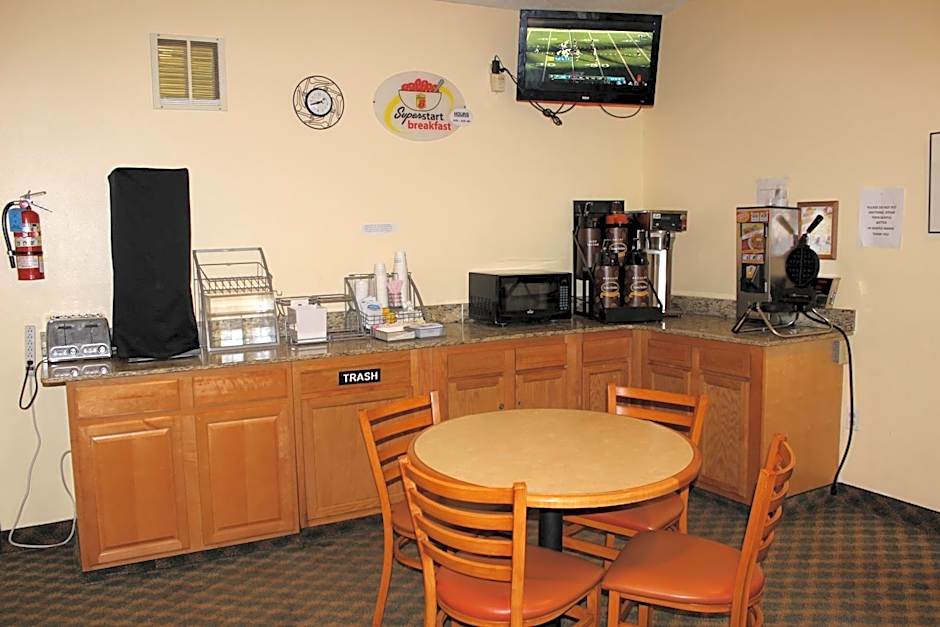 Super 8 by Wyndham East Stroudsburg/Poconos 