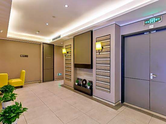 Home Inn Ningbo RaiIaway Station Tianyi PaviIion Moon Lake Point