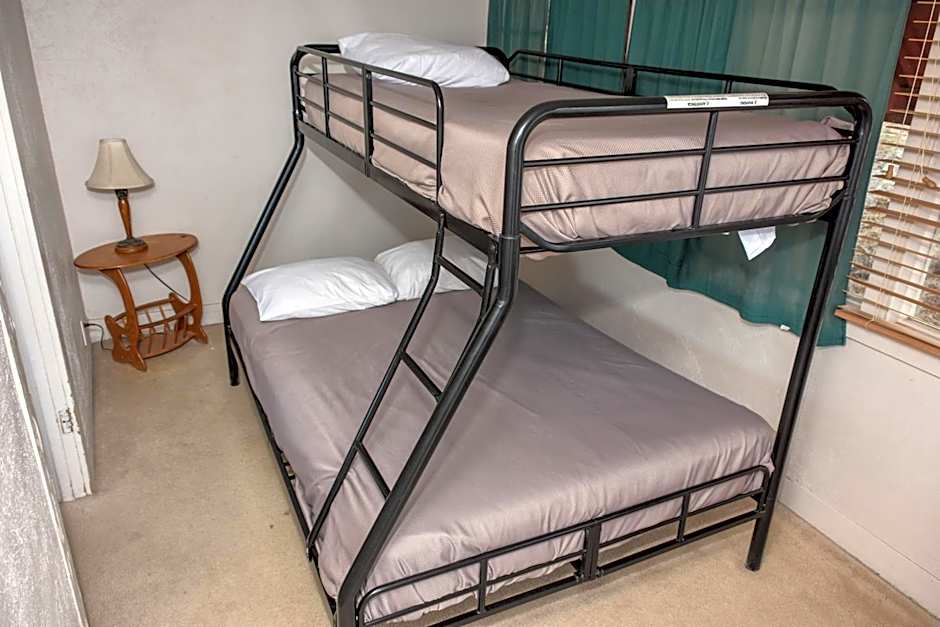 Panamint Springs Motel & Tents