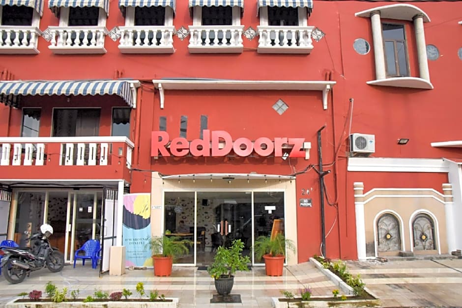 RedDoorz near Pelabuhan Tanjung Perak 2 Surabaya