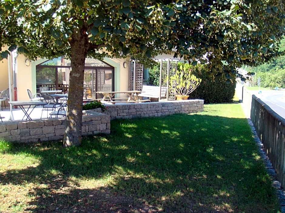 Hôtel-Restaurant Le Calice Du Gevaudan - A75