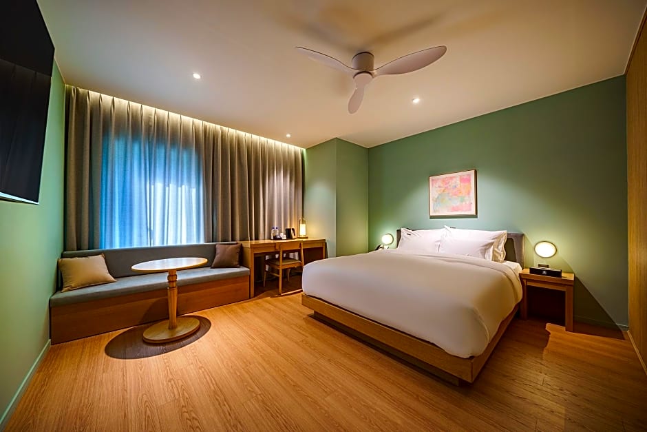 Daegu Suseong Brown Dot