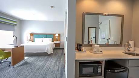 King Room with Sofa Bed - Hearing Accessible/Non-Smoking