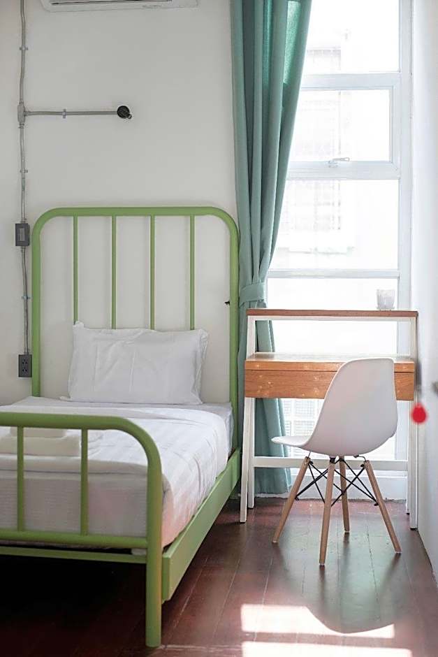 Memmoth Cafe & Hostel in Lampang