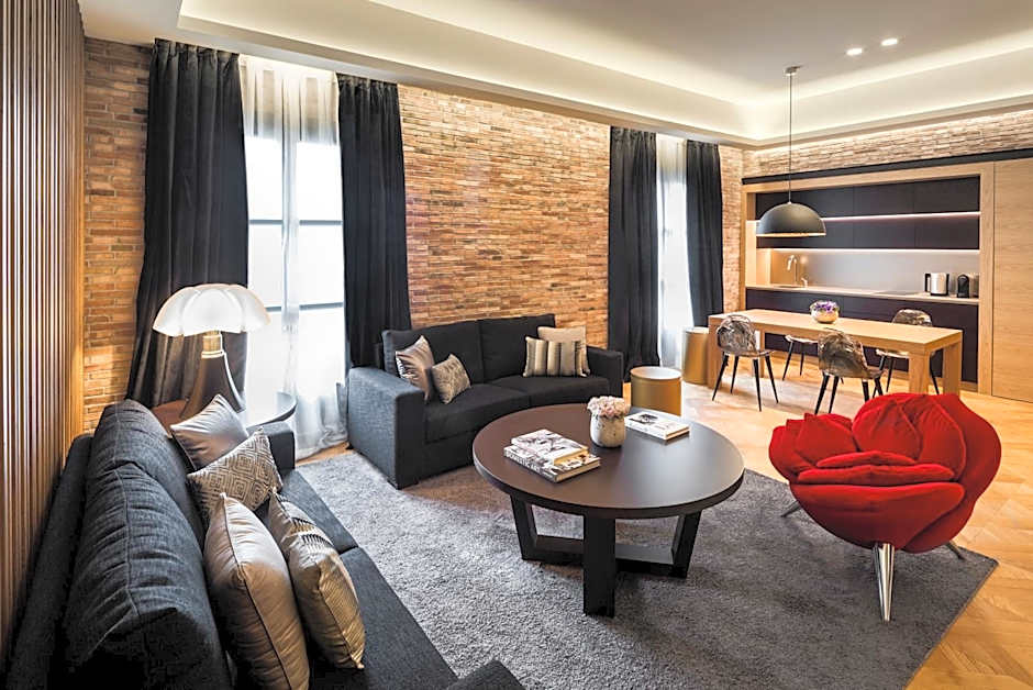 Monument Hotel