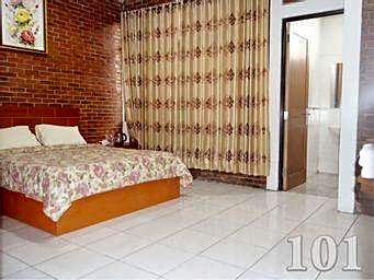 Puri Saras Family Garden Hotel Syariah