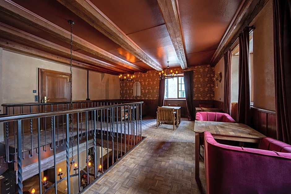 Peanut Medieval Lodge