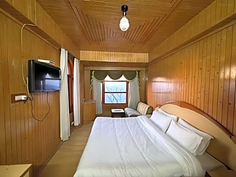 Deluxe Double Mountain View