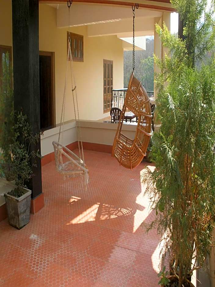 Jungle Palace Homestay