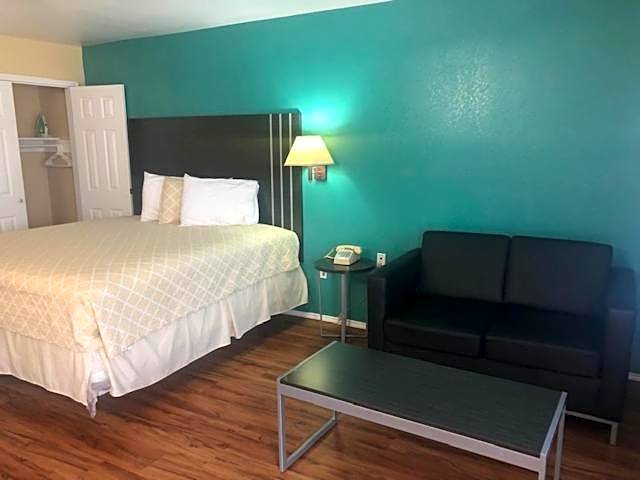Pinn Road Inn and Suites Lackland AFB and Seaworld