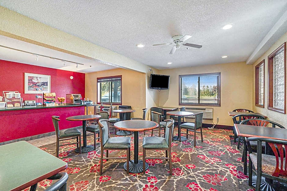 Super 8 by Wyndham Mt. Pleasant