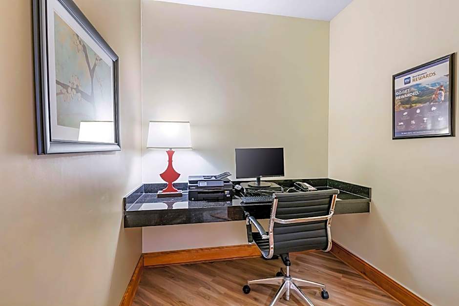 Best Western Plus Dutch Haus Inn and Suites