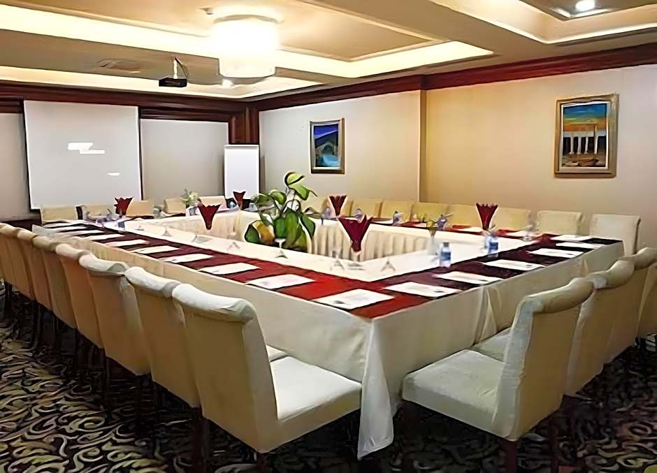 Tugcu Hotel Select