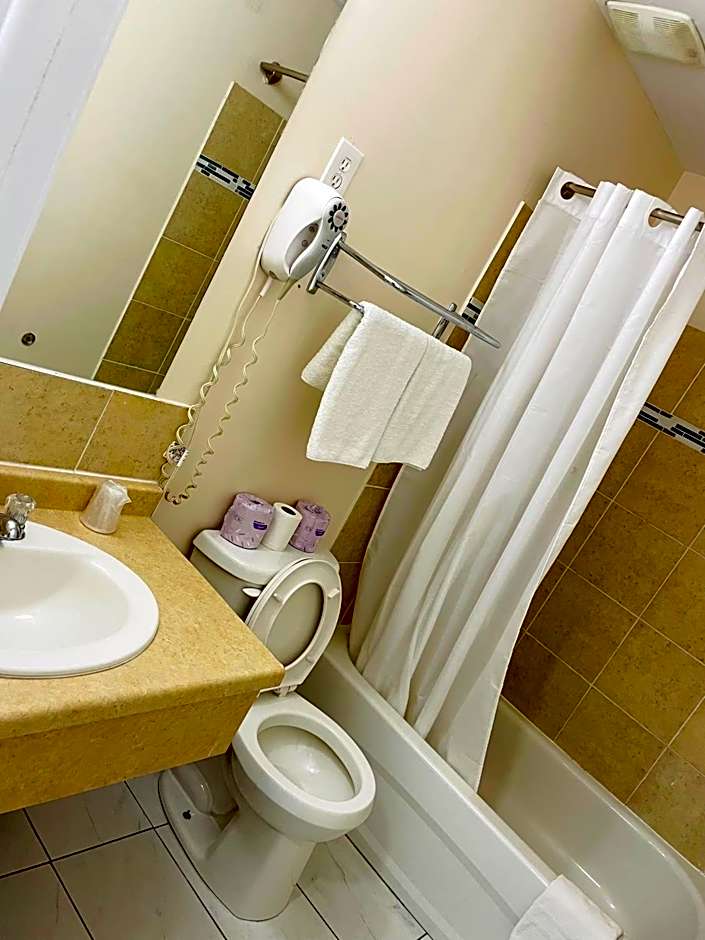 Knights Inn By The Falls