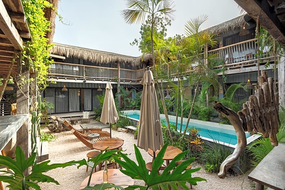 Meteora Stay & Coffeehouse Tulum