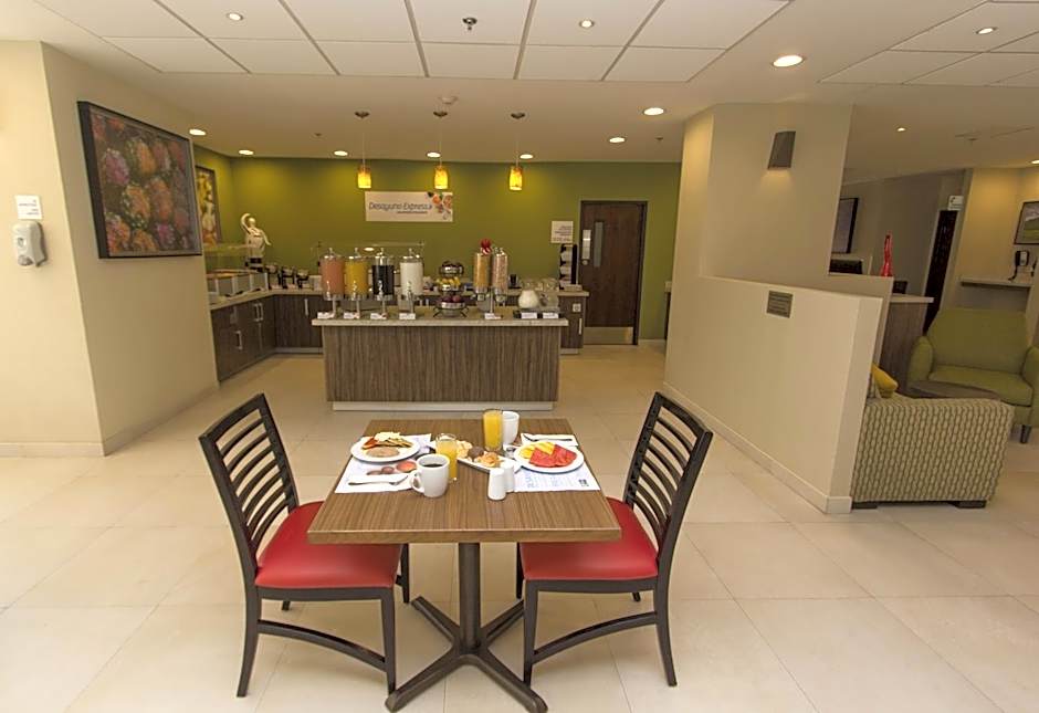 Holiday Inn Express & Suites Guadalajara Aeropuerto By IHG