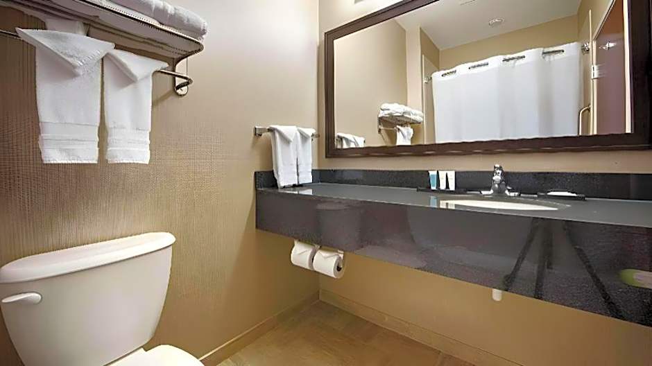 Green Mill Village Hotel & Suites, BW Signature Collection