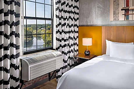 King Suite with River View