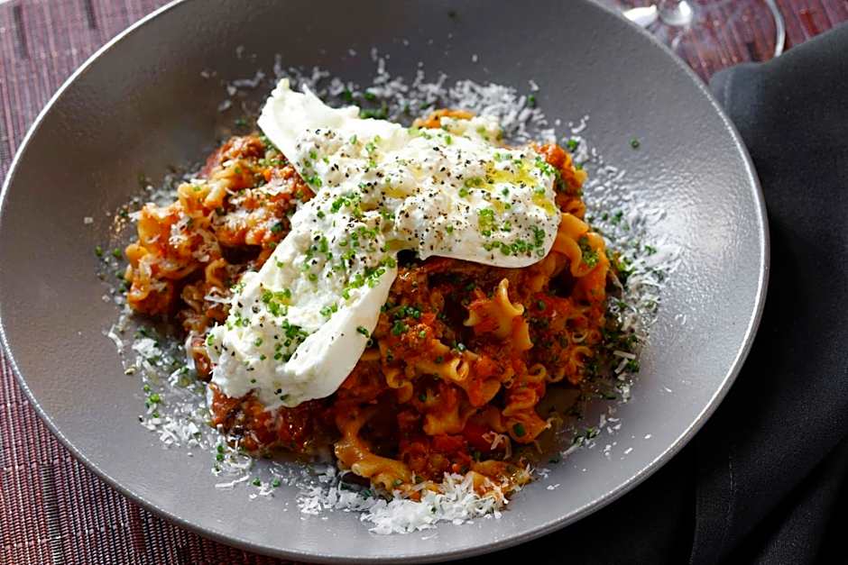 Ambassador Hotel Wichita, Autograph Collection by Marriott