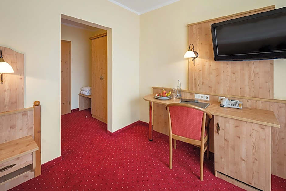 Photo 1 of 5 of Single Room