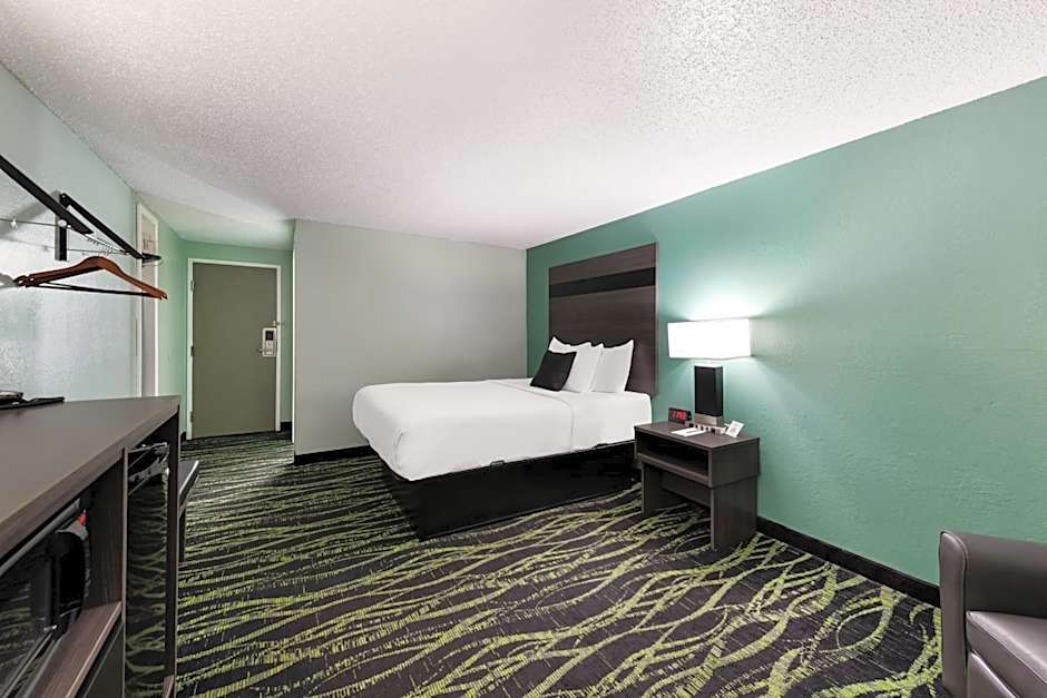 Baymont by Wyndham Liberty MO