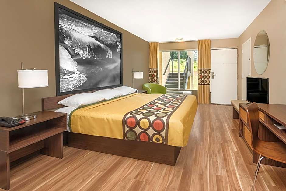 Super 8 By Wyndham Asheville Airport