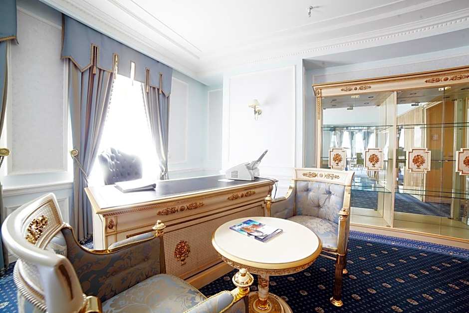 Crowne Plaza Hotel Minsk